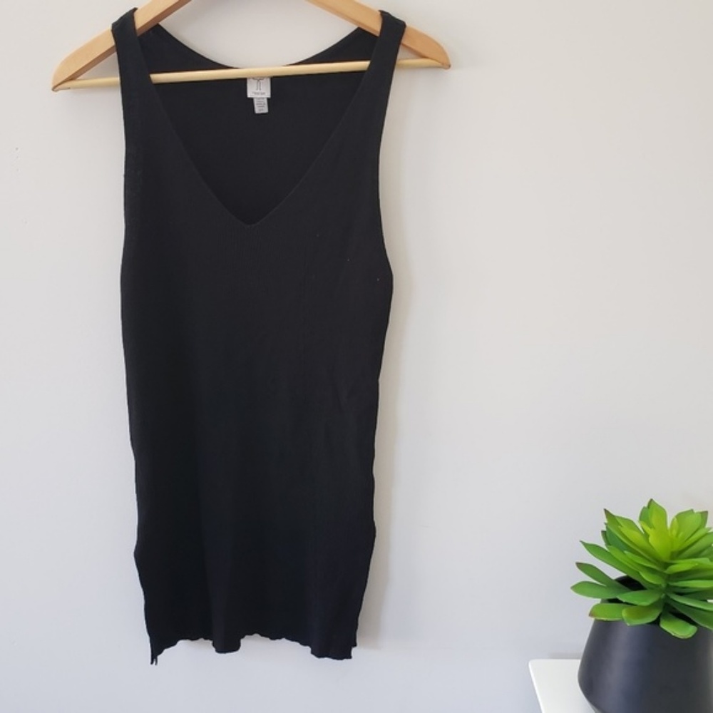 TRISTAN ribbed black v-neck tank